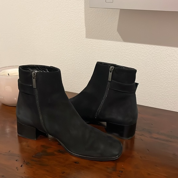 Aquatalia black suede booties size 11m - Picture 6 of 8